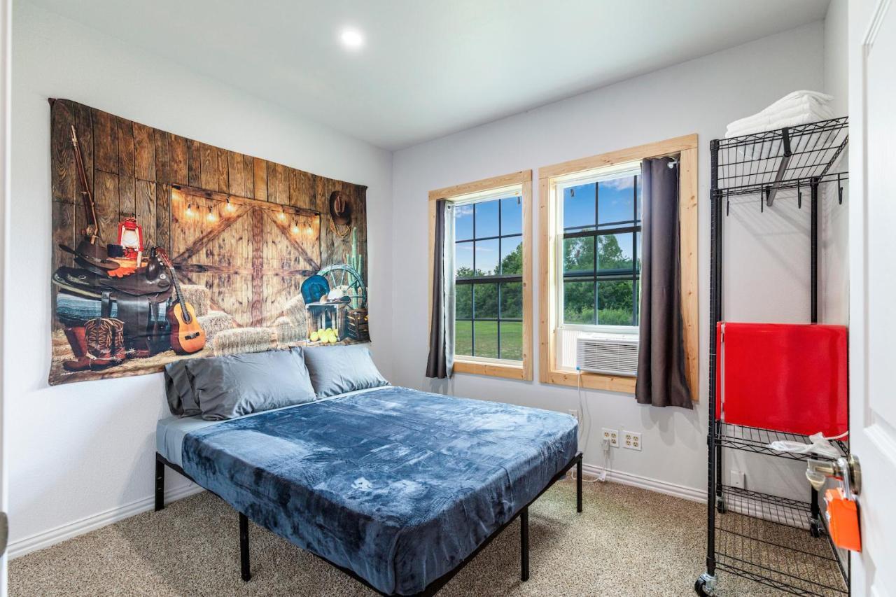 Old Texas Bunkhouse Hostel Wills Point Room photo